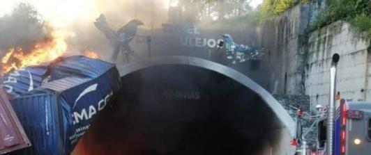 Accidente en el túnel Los Azulejos en La Línea. / Foto: Tomada de redes sociales.