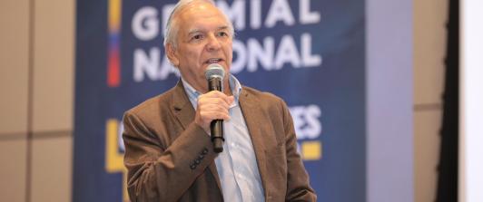 Ricardo Bonilla pide a Fiscalía investigar a fondo en el MinHacienda para demostrar su inocencia