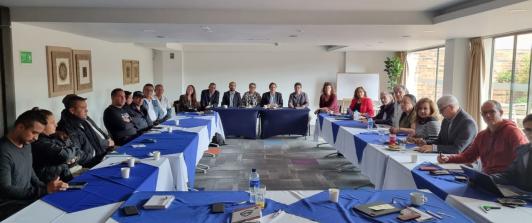 Gobierno y EMC anuncian la continuación de los diálogos de paz