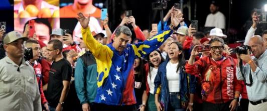 Nicolás Maduro celebra resultados 
