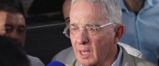 Álvaro Uribe solicita anulación de acusación, retrasando audiencia clave de su juicio