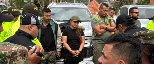 Disidentes de las Farc en camionetas de la UNP. / Foto: X Gobernación de Antioquia.