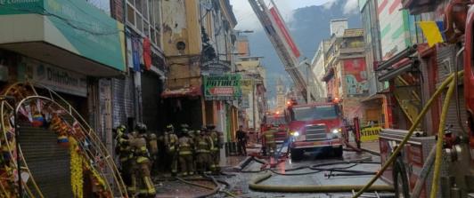 Incendio en San Victorino. / Foto: X Cuerpo de Bomberos.