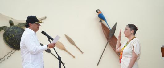 Iris Marín se posesiona como la primera mujer defensora del Pueblo