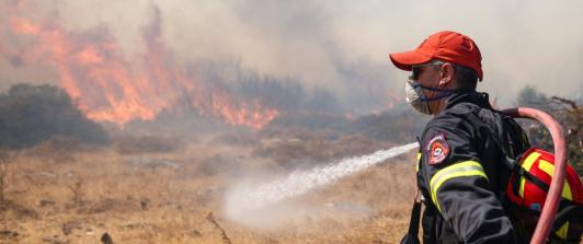 Grecia en atención a incendios forestales. / Foto: AFP.