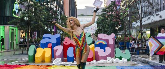 Comunicad LGBTIQ festeja la aprobación del matrimonio igualitario en Tailandia