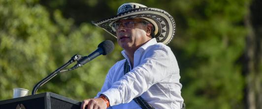 "Estamos engordando a ricos con la plata de la gente. ¡Se acaba la intermediación en los mercados de energía!": presidente Petro