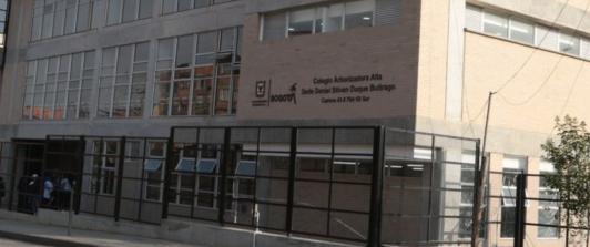 Disturbios en protesta de comunidad por presunto abuso a una niña en el colegio. / Foto: Secretaría de Educación.