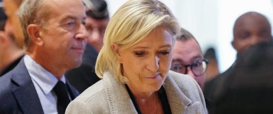 Marine Le Pen en una corte francesa