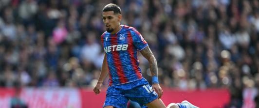 Daniel Muñoz lesionado en el Crystal Palace. / Foto: AFP.
