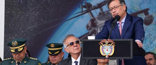 Petro otorga la Cruz de Boyacá a militares en El Plateado