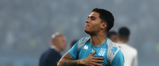 Juan Fernando Quintero busca hacer historia con Racing. / Foto: AFP.