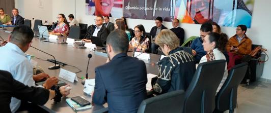 Diálogo tripartito define el salario mínimo 2025 en Colombia