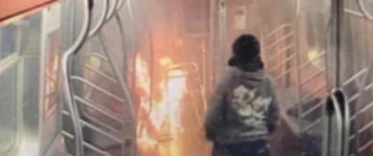 Mujer incendiada en el metro de Nueva York