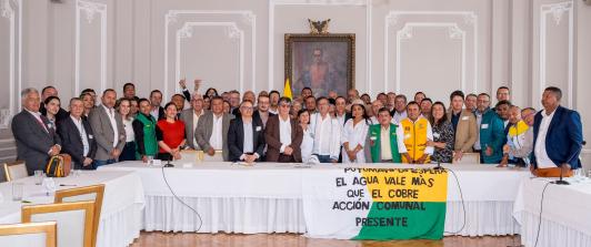 Petro acuerda con líderes comunales en derechos humanos y recursos
