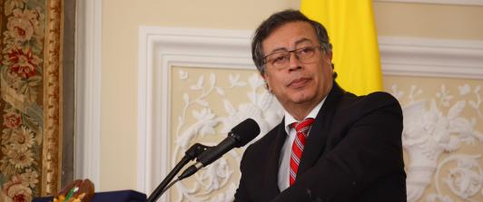 Petro defiende reuniones con Comisión de Crédito Público
