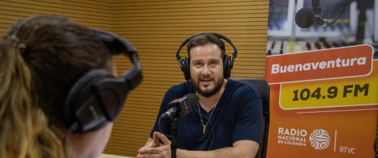 Diego Ruzzarin en las Emisoras de Paz