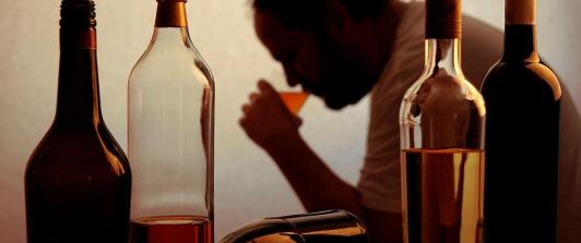 Cómo prevenir consumo de licor adulterado en navidad y Año Nuevo
