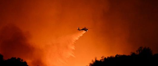 Vientos fuertes: un fenómeno que avivá los incendios en Los Ángeles, California.