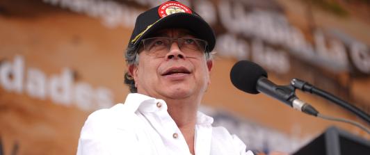 Presidente Petro pide reformar la administración del Fondo Nacional del Café ante una deuda millonaria