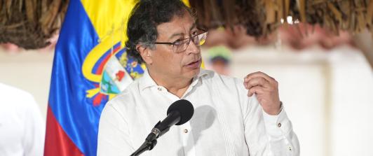 Presidente Petro responde a críticas por aumento de peajes y critica privatización de carreteras en otros gobiernos