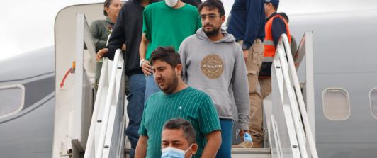 Presidente Petro anuncia ayudas y préstamos para colombianos deportados de Estados Unidos