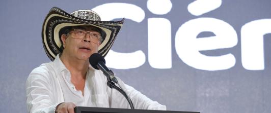 Presidente invita a migrantes colombianos indocumentados en EE.UU. a retornar a Colombia; Gobierno prepara incentivos 