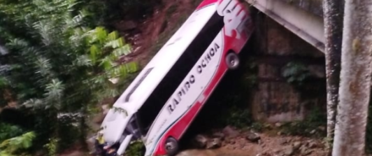 Tragedia en la autopista Medellín-Bogotá: accidente de bus deja tres muertos y 39 heridos  