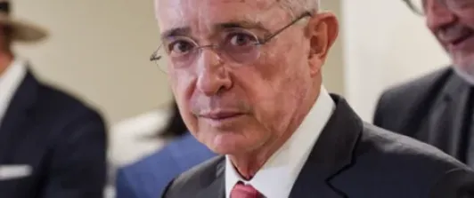 Se aplaza juicio oral contra el expresidente Álvaro Uribe