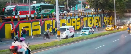 Ciudadanos y colectivos recuperan mural sobre La Escombrera en Medellín  