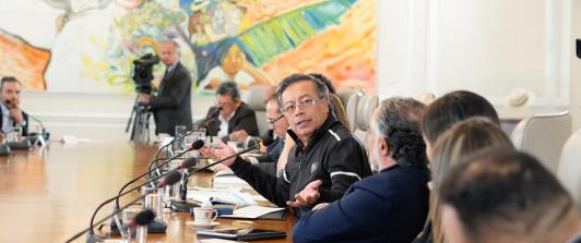 Informe revela aumento en inversión en salud durante gobierno del presidente Petro