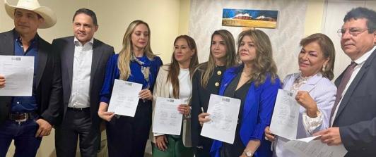 Senadores que votaron en contra de la reforma laboral. / Foto: Comisión Séptima del Senado.