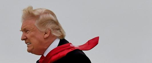 "Quiero cuidar mi precioso pelo": Trump firma orden para aumentar la presión de las duchas
