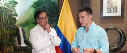 Presidente Petro no acepta legitimidad de elecciones presidenciales en Ecuador