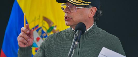 El presidente dio inicio a la entrega de armas por parte de los Comandos del Sur. / Foto: Presidencia de la República.