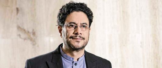 Iván Cepeda pide imputación de cargos contra exparamilitares en el caso Uribe.