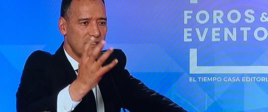 Ministro de Defensa Pedro Sánchez desmiente la muerte de 'Iván Mordisco'