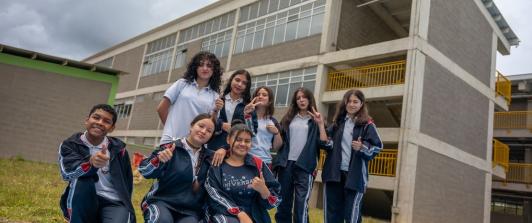 Gobierno inaugura moderno colegio en Rionegro que beneficiará a más de 900 estudiantes