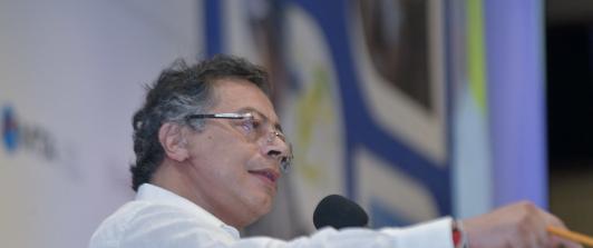 Ante cientos de alcaldes del país, resaltó que los recursos de la nación se han incrementado y destinado directamente a las regiones y municipios especialmente a lps que más necesitan. / Foto: Presidencia de la Repúblc