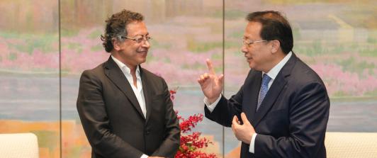 Presidente Gustavo Petro se reúne con el alcalde de Shanghái en visita oficial a China