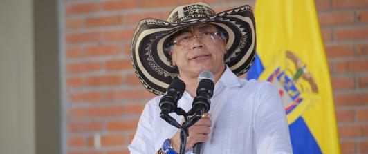 Presidente pide a la Fiscalía investigar usurpación de tierras