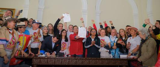 El Senado está convocado por la historia, no por Petro sino por el pueblo presidente al radicar la Consulta Popular