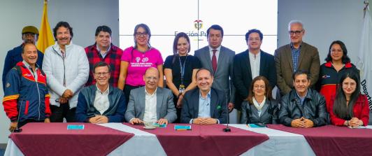 Trabajadores estatales tendrán aumento salarial del 7 % en 2025 y del IPC +1,9 % en 2026