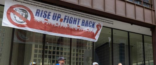 Juez ordena a Donald Trump admitir a 12.000 refugiados en los Estados Unidos