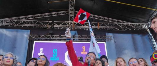 "Así como Bolívar exigió una definición clara de bandos en una guerra de liberación, el presidente Petro pone sobre la mesa que el momento actual requiere asumir posiciones frente a las demandas del pueblo colombiano". / RTVC Noticias.