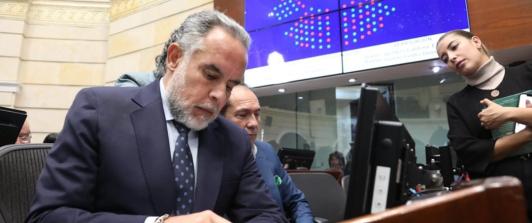 Armando Benedetti denuncia en el Senado. / Foto: X Armando Benedetti.
