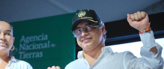 La hacienda, propiedad del exdiplomático Carlos Arturo Marulanda, fue durante décadas objeto de disputa entre las familias campesinas que reclamaban su derecho legítimo sobre la tierra. / Foto: Presidencia de la República.