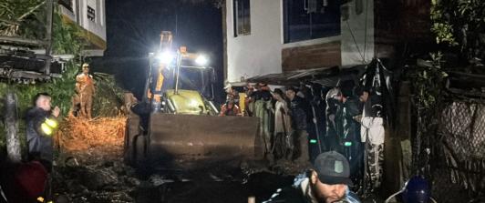 Cinco personas muertas tras derrumbe en Sabaneta. / Foto: X Andrés Rendón.