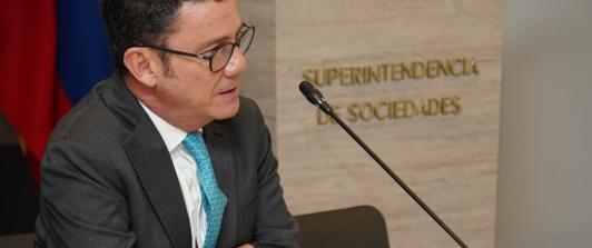 Billy Escobar, superintendente de sociedades.