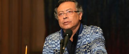 Presidente asegura que convocar al pueblo es ejercicio democrático, no autoritario